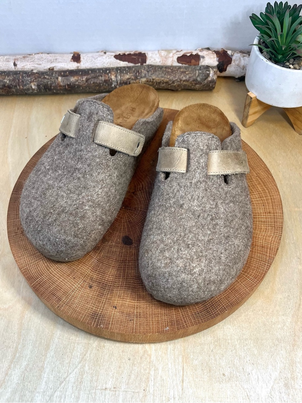 Haflinger Tan Wool Felt Clogs - Adjustable Strap - Size 39 (US 8) - Picture 4 of 16